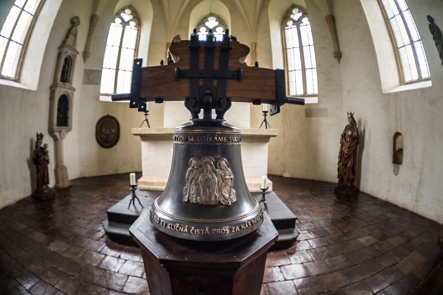 Zvon, který vznikl před očima návštěvníků, znovu rozezní Švihov