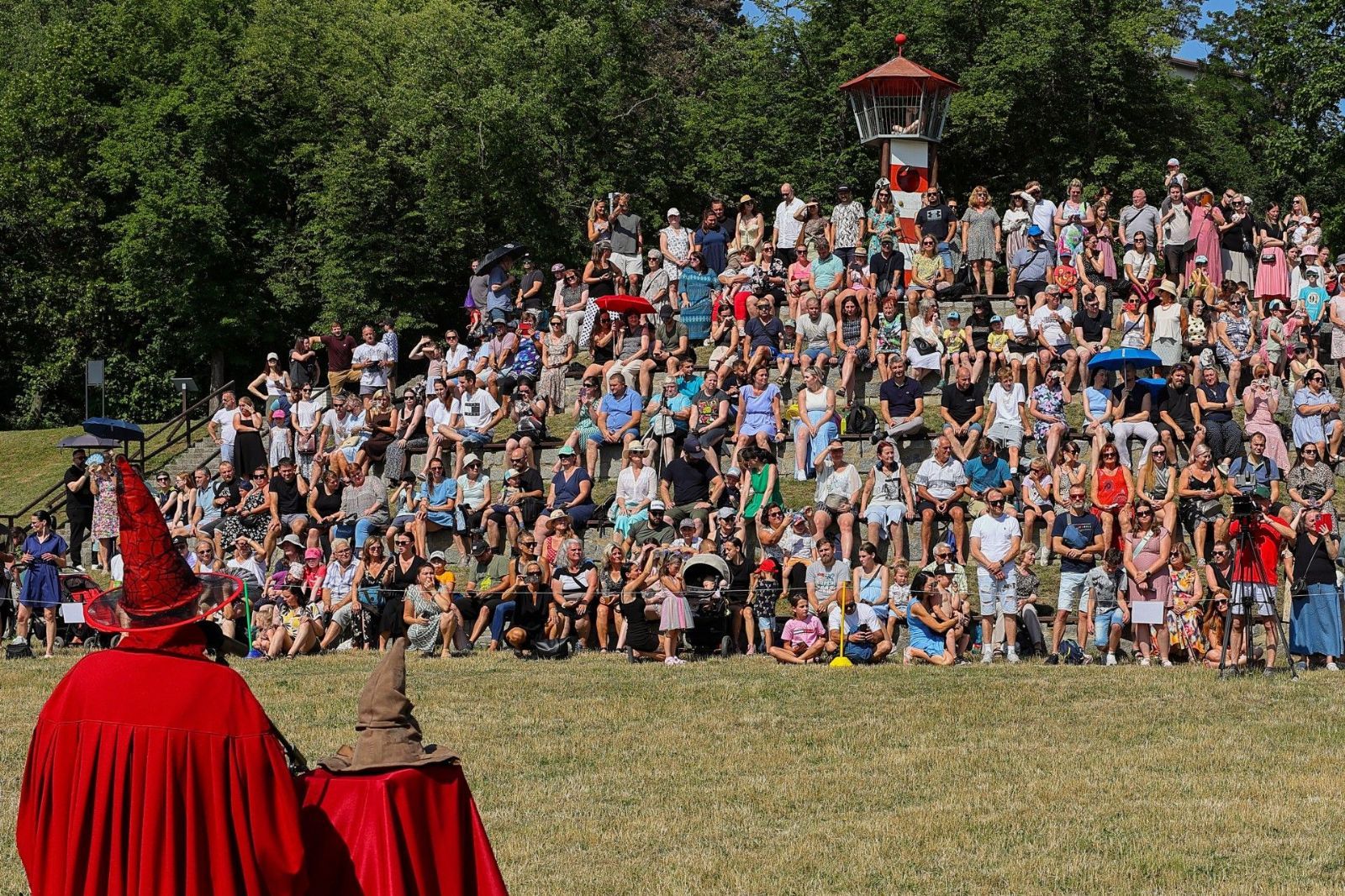 Lobezský park se v závěru školního roku proměnil v kouzelný svět Harryho Pottera