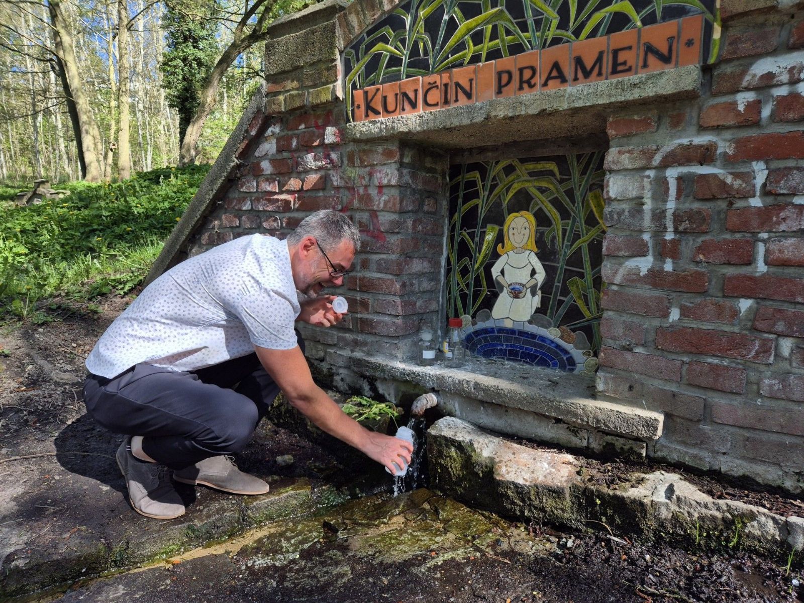 Přírodní prameny lákají k osvěžení, kvalitu vody v nich ale nikdo nezaručí