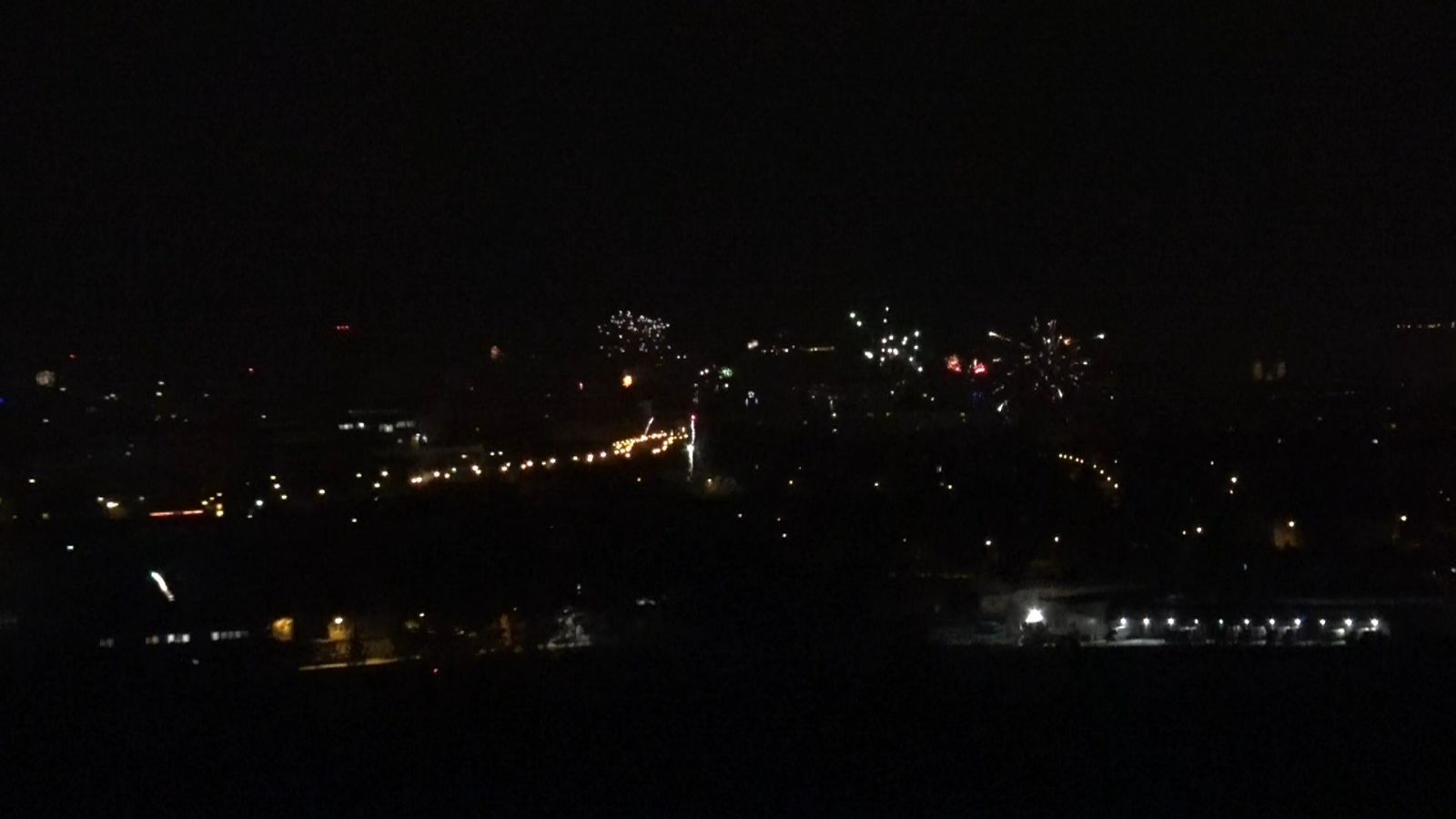 Zákaz nezákaz, v Plzni to stejně bouchalo (video)