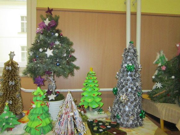 89 VÁNOČNÍCH STROMEČKŮ