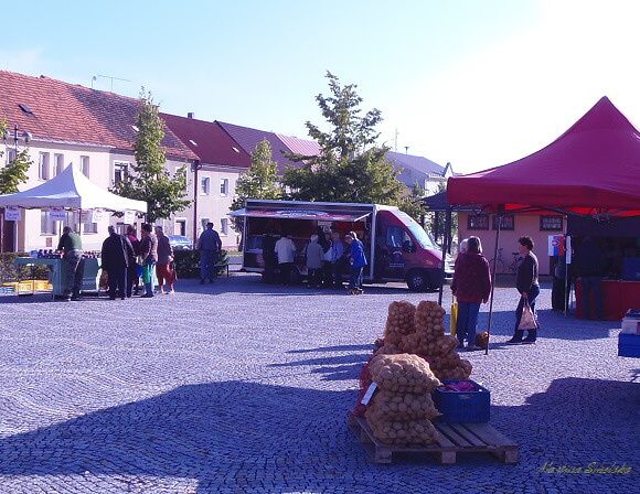 FARMÁŘI ZAČALI JEZDIT I DO ČERNOŠÍNA