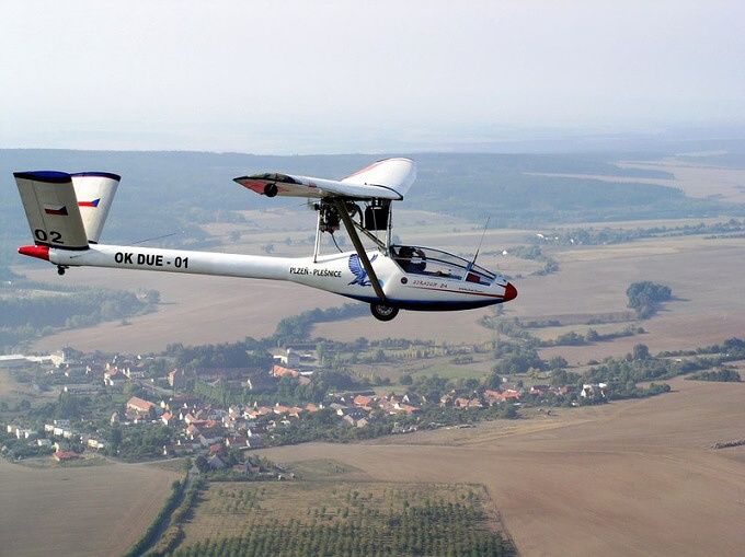 JE PILOTKOU, RYBÁŘKOU I ZAHRADNICÍ