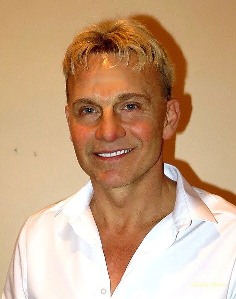 MAXA PREMIÉROVĚ ZAZPÍVÁ DVĚ NOVÉ PÍSNĚ V ČERNOŠÍNĚ