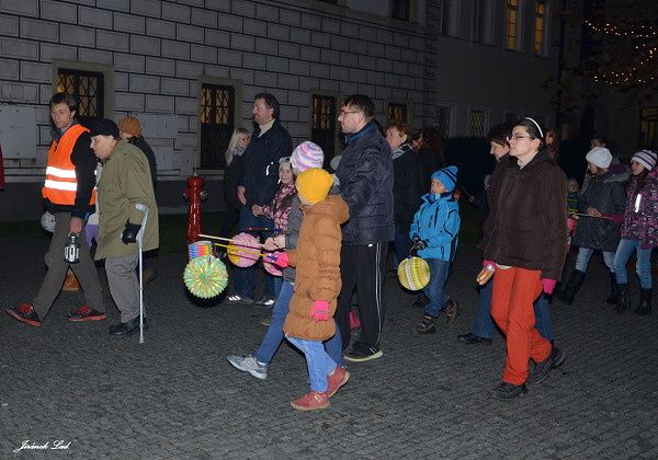 NA NÁMĚSTÍ BYL BETLÉM A ZPÍVALO SE