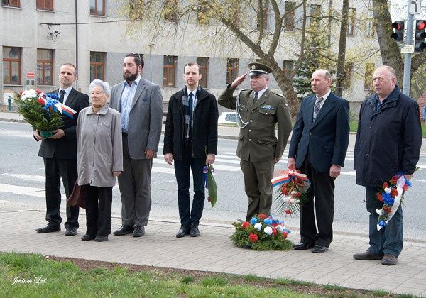 PIETNÍ AKT U POMNÍKŮ PADLÝCH