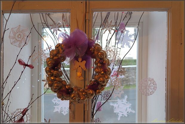 PO MĚSTĚ BUDOU CHODIT ANDĚLÉ, ZVOU I NA VÝSTAVU Z KORÁLŮ A PŘÍZE