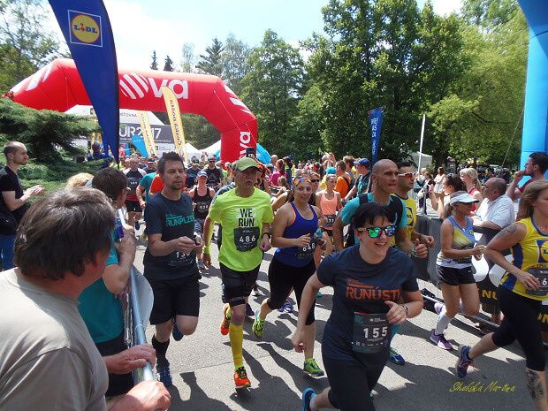 POMOHLI ČTYŘEM SLABOZRAKÝM CHLAPCŮM BĚHEM