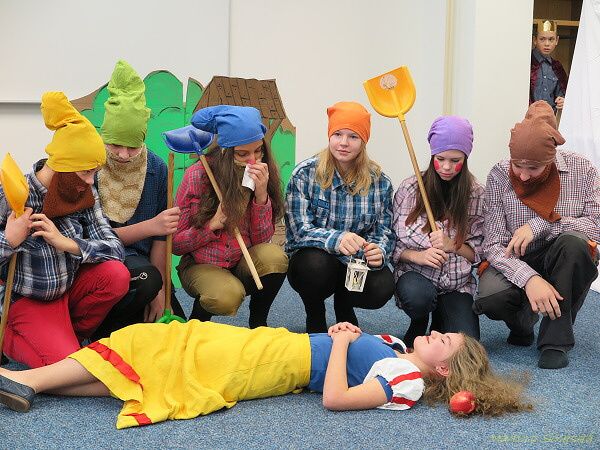 ŠKOLA OTEVŘELA DVEŘE, BYLA TAM I SNĚHURKA