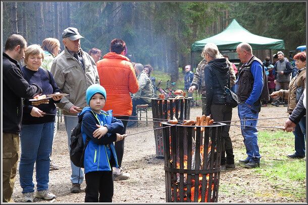 ŠLI BÍLOU VLČÍ STOPOU