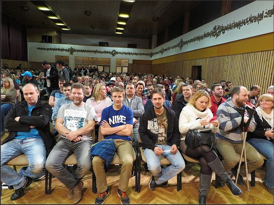 SMÁLI SE S PARTIČKOU