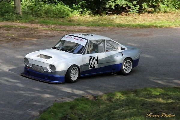 ÚTERÝ OŽILO AUTOMOBILOVÝM ZÁVODEM