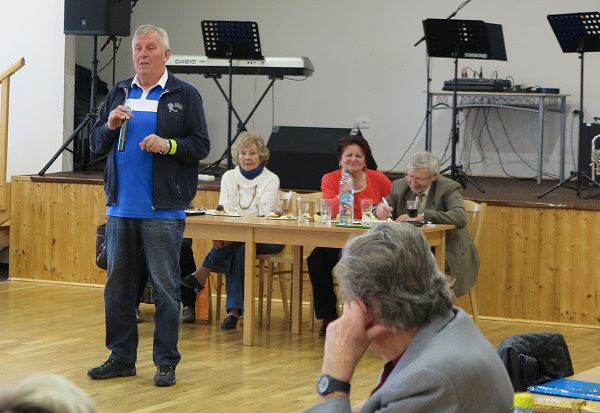 V ČERNOŠÍNĚ SHÁNÍ ZUBAŘE, CHTĚJÍ I NOVOU SILNICI