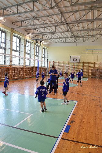 V KLADRUBECH MĚLI BAREVNÝ VOLEJBAL