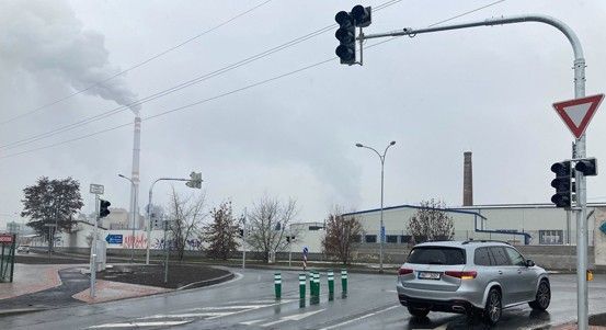 Chrásteckou a Jateční řídí nové semafory, upřednostní MHD