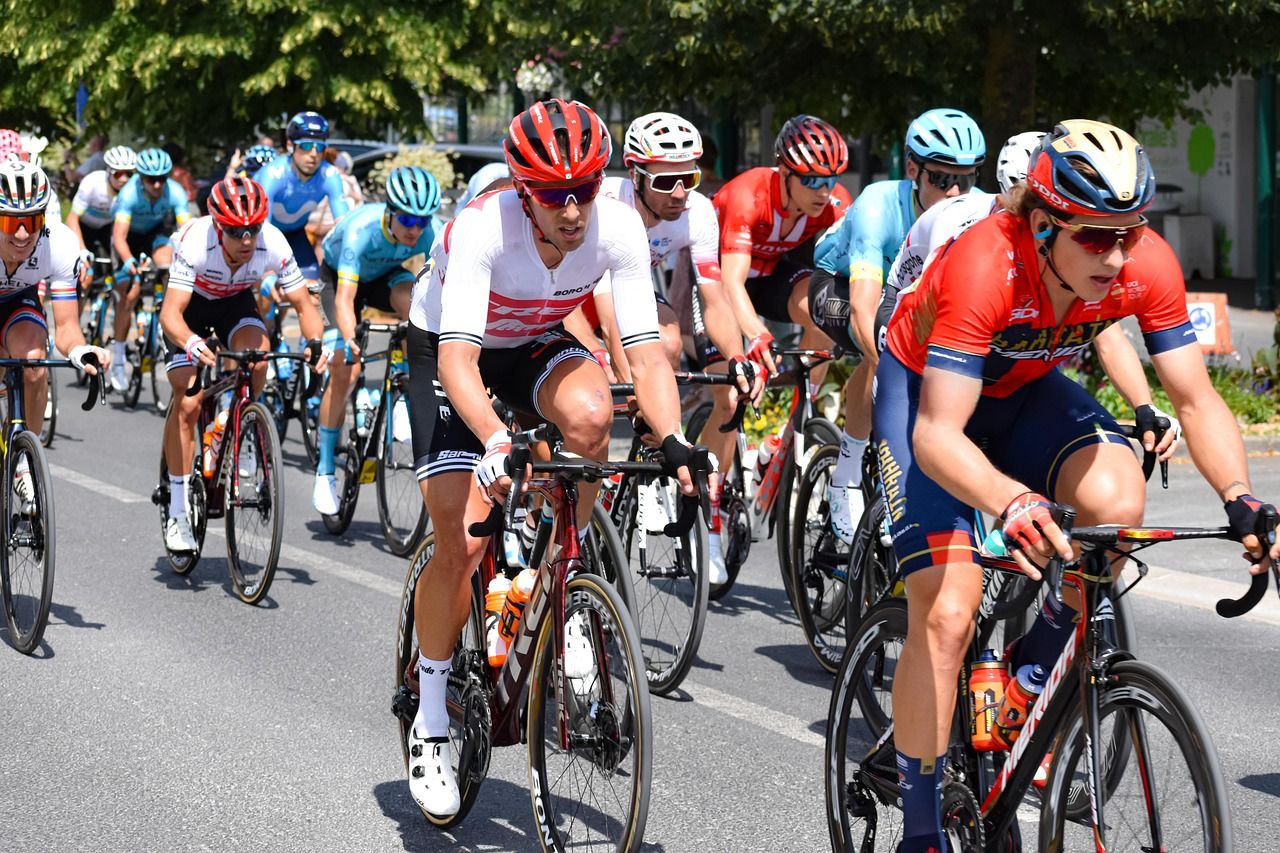 Hromadná nehoda na West Bohemia Tour - šest zraněných cyklistů