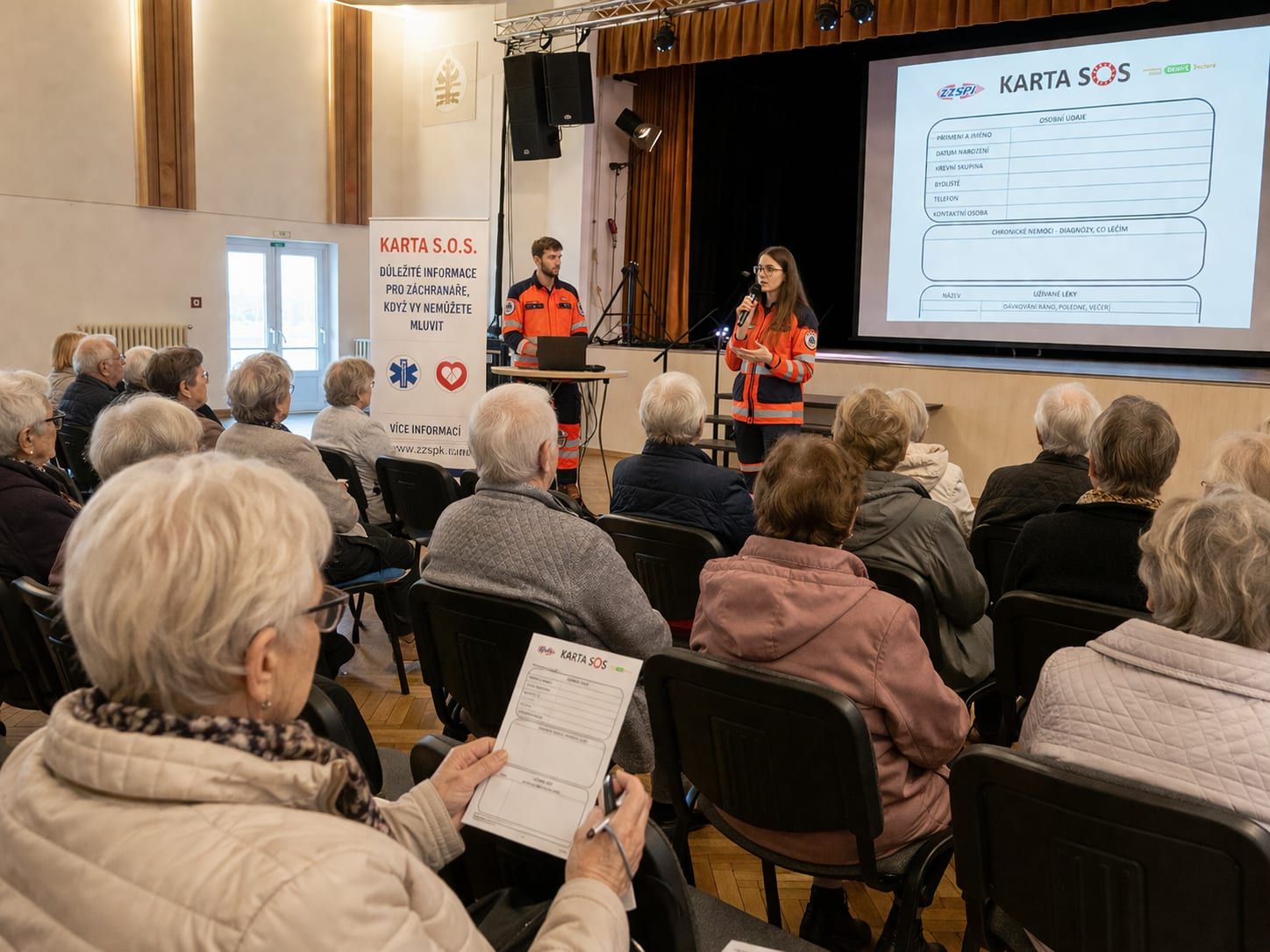 Kartička, která může pomoci zachránit život. Senioři na Slovanech si ji odnesou zdarma