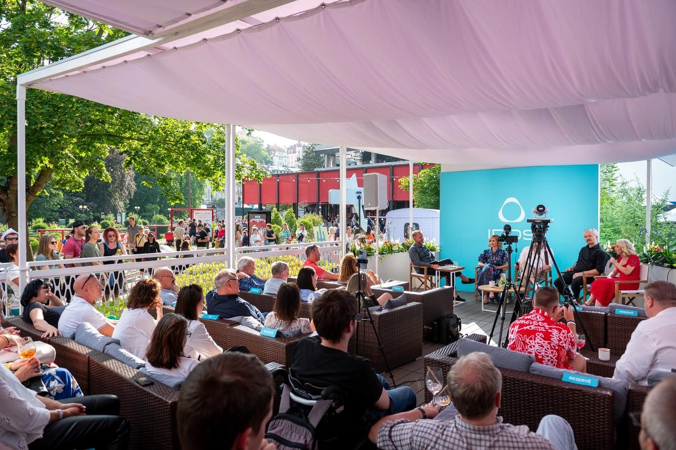 obrázek: KVIFF bez lístku do kina. Vary lákají na koncerty, talk show i festivalovou atmosféru
