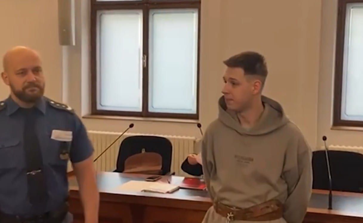 Mladík, který v Sušici pobodal náhodného kolemjdoucího, si odpyká 17 let