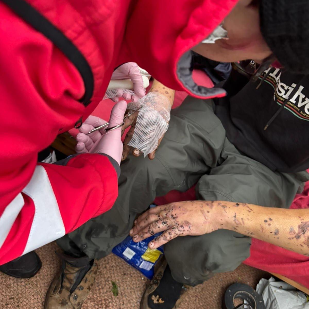 Nouzové centrum je znovu otevřené, Červený kříž zveřejnil video