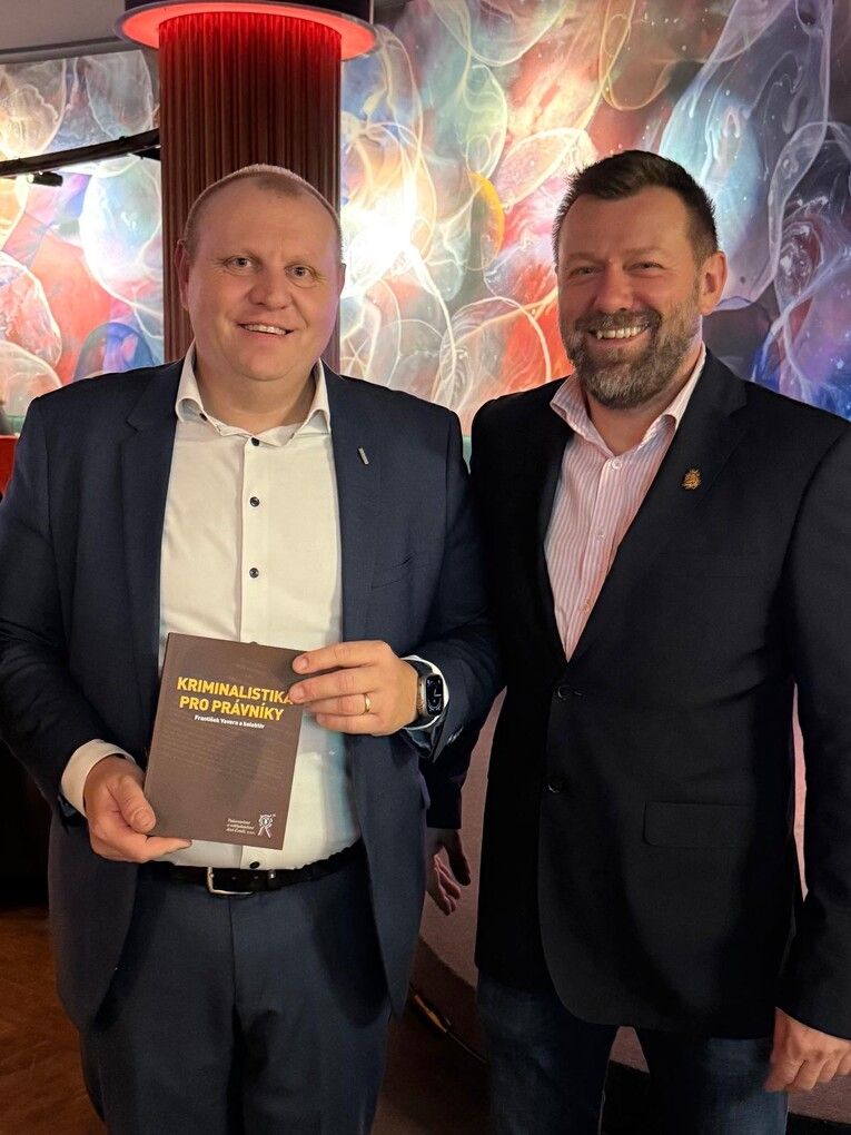 Nová příručka kriminalistiky pro právníky z Plzně