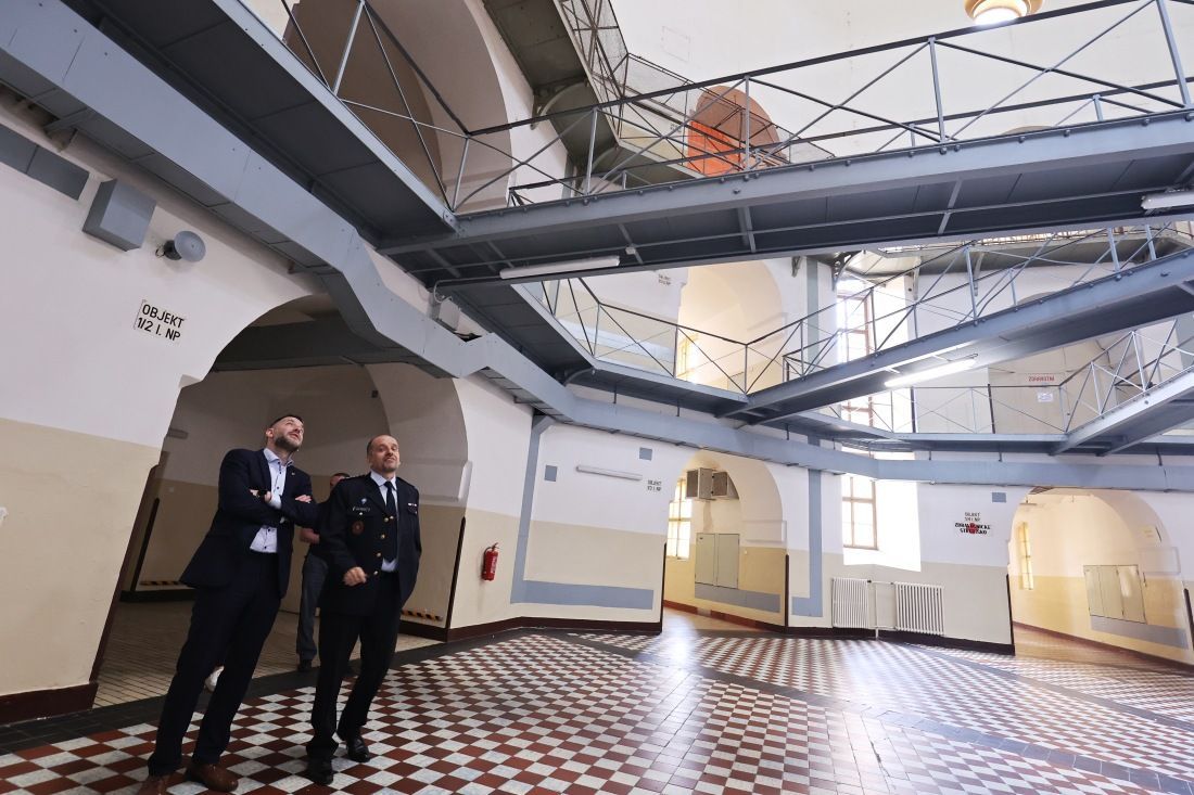 Novela zákona propustila konopné vězně a neplatiče výživného