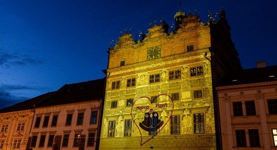 Plzeň se dnes rozzáří zlatě pro Den dětské onkologie