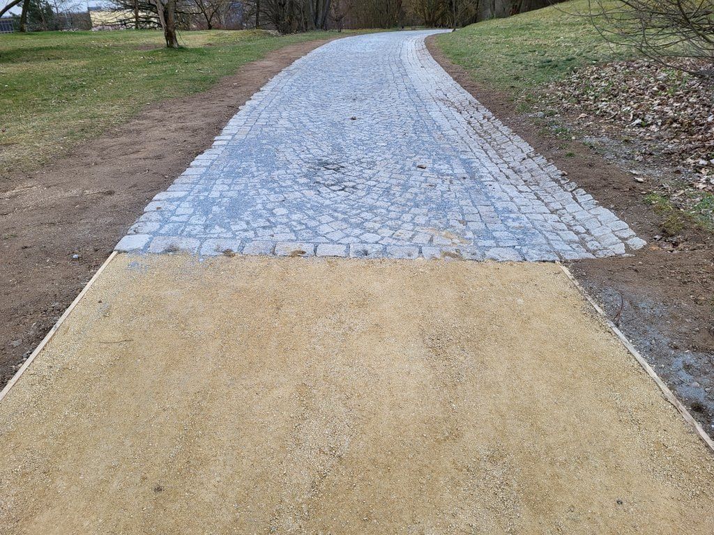 Plzeň vylepšila Borský park. Nejvíce vyšlapaná místa dostala pevnější povrc