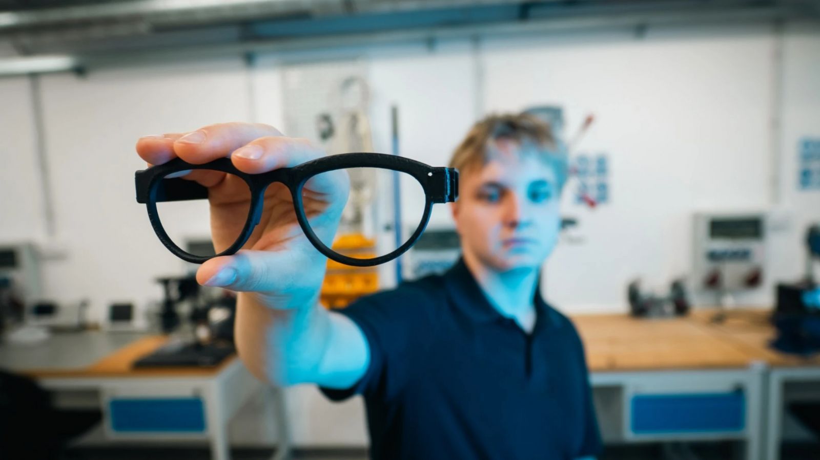 Plzeňští studenti uspěly na festivalu AI Global Impact s brýlemi pro nevidomé