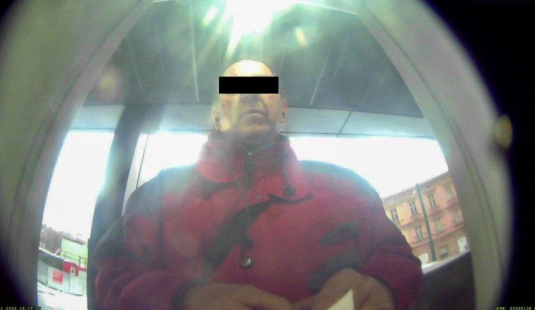 Pod záminkou bitcoinové výhry připravil muže o kartu i telefon, škoda je 150 tisíc