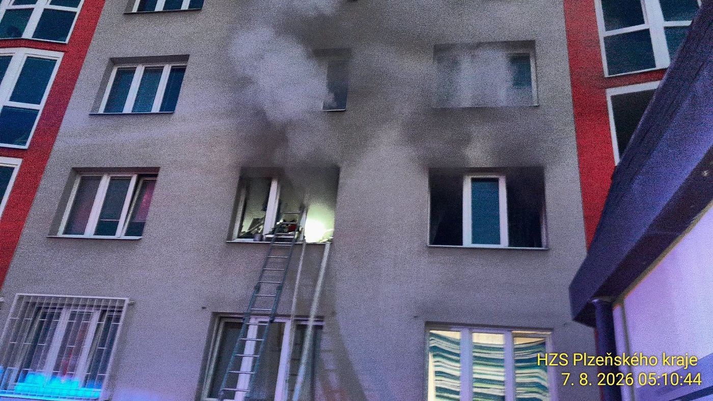 Požár bytu v Domažlické v Plzni vyhnal 22 lidí. Devět v maskách, škoda přes milion