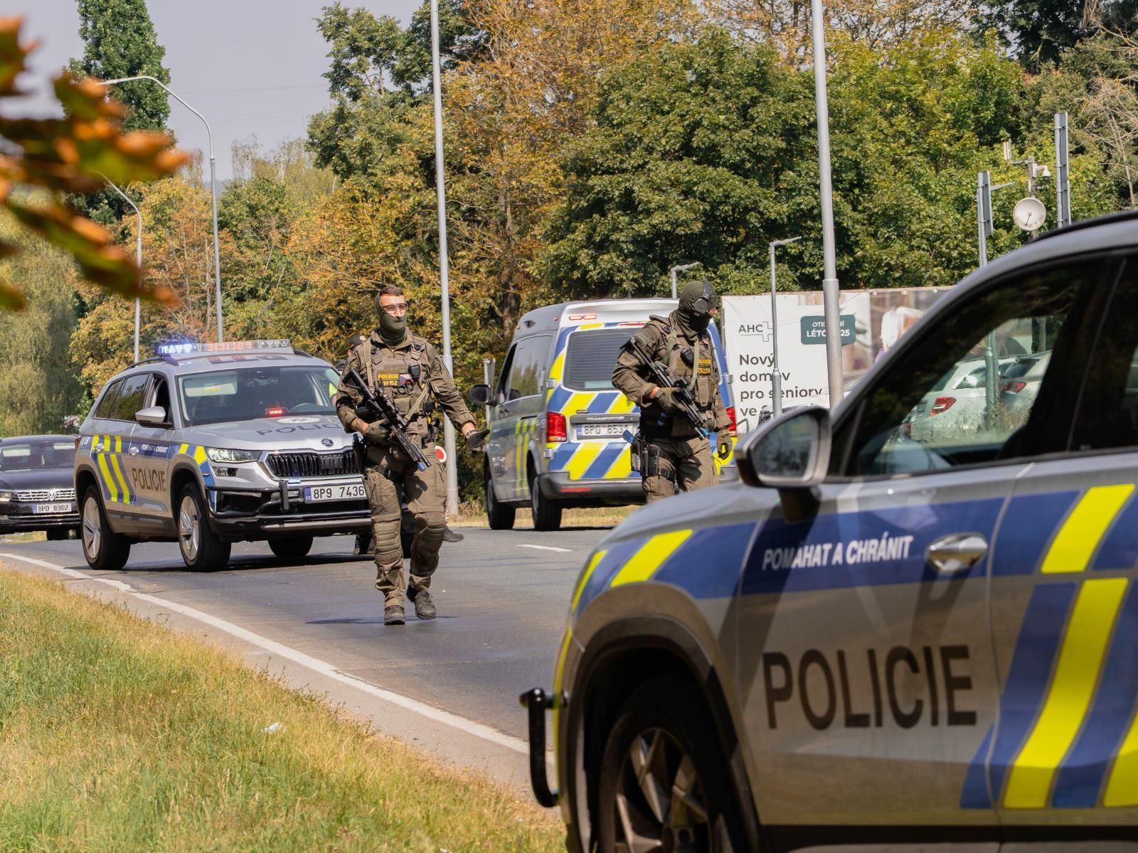 Přes 70 policistů zasahovalo ve Stříbře. Cvičili útok ozbrojenců na úřad práce