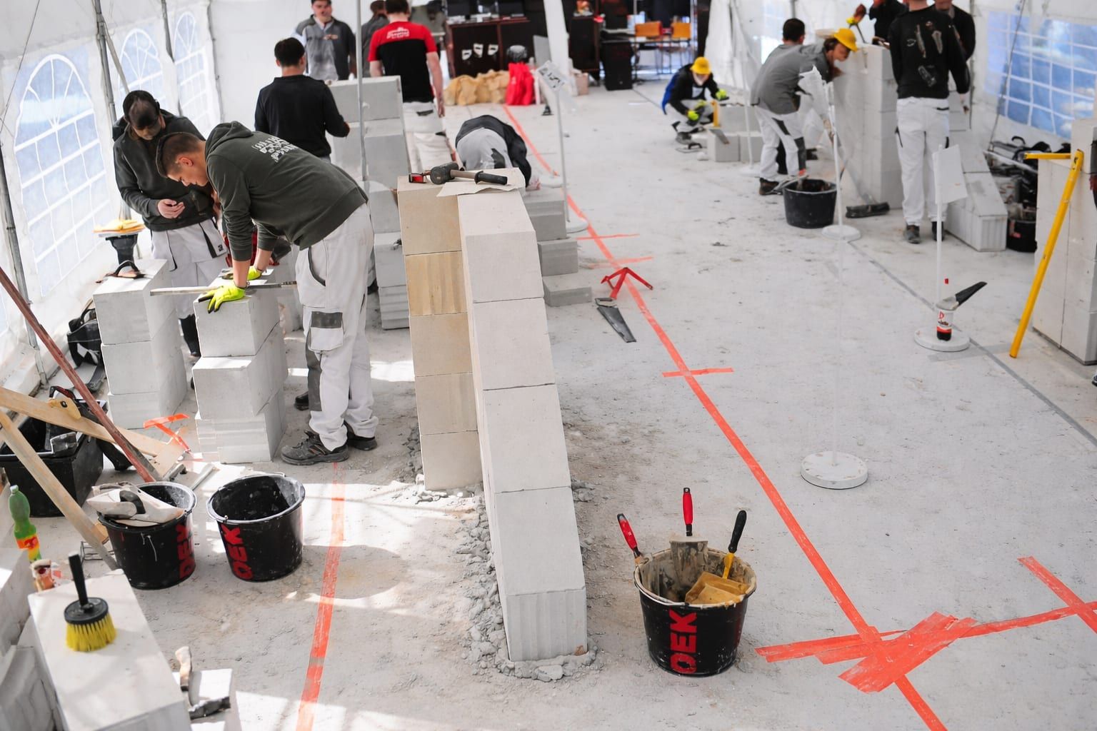 Řemesla bojují o přežití. Soutěž učňů v Sušici upozornila na úbytek zedníků