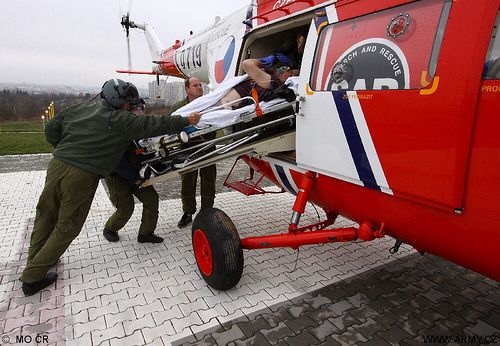 Spory a podezření ze šikany na letecké záchrance vyřešila armáda supervizorem