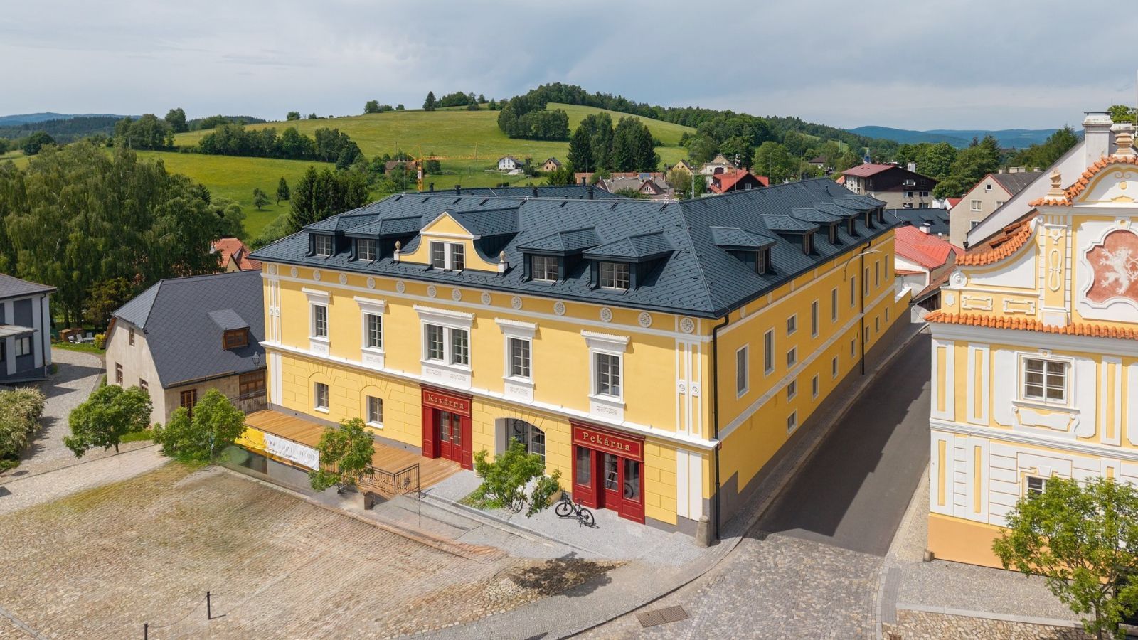 Tři Stavby roku Plzeňského kraje - uspěla škola v Holýšově i proměny historických domů