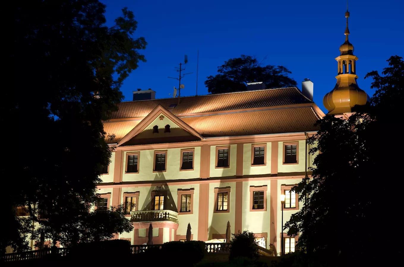 Zámek v Bezdružicích zůstává bez kupce. Po šesti dražbách přichází další odklad