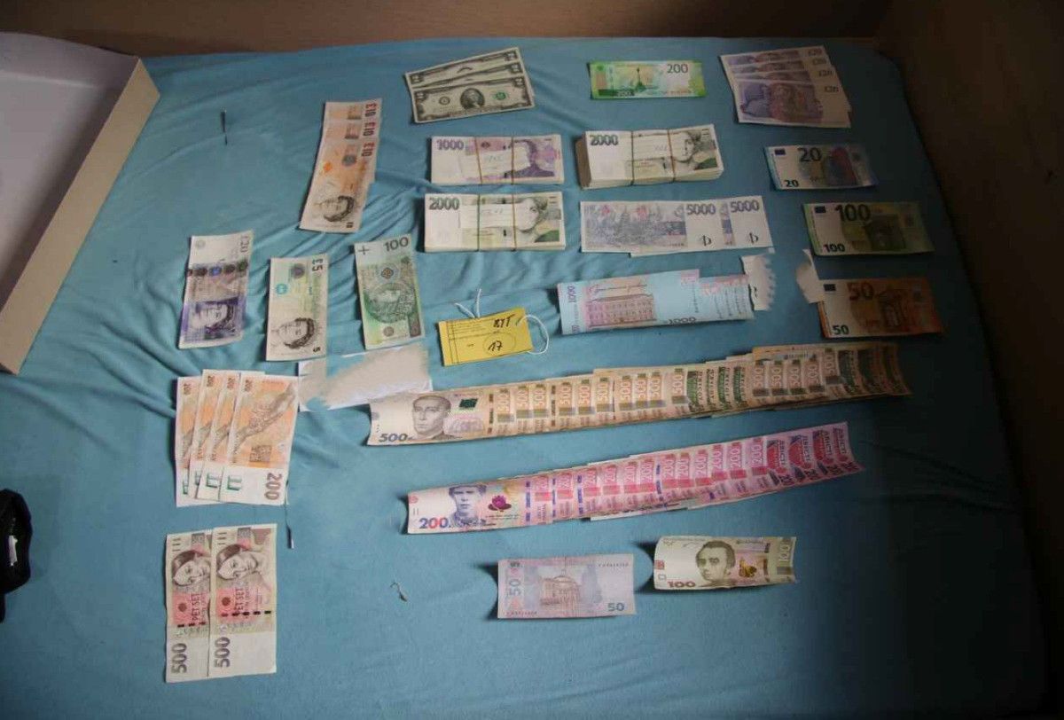 Akce MEL v Plzni rozbila dílnu pervitinu, tři ve vazbě