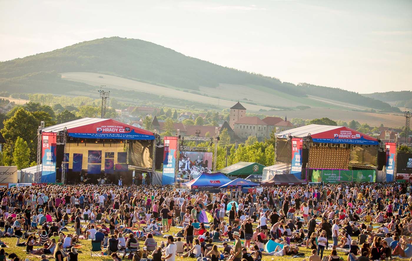 Hrady CZ 2026 opět zamíří na Švihov. Vstupenky jsou teď levnější, dorazí Landa i Rytmus