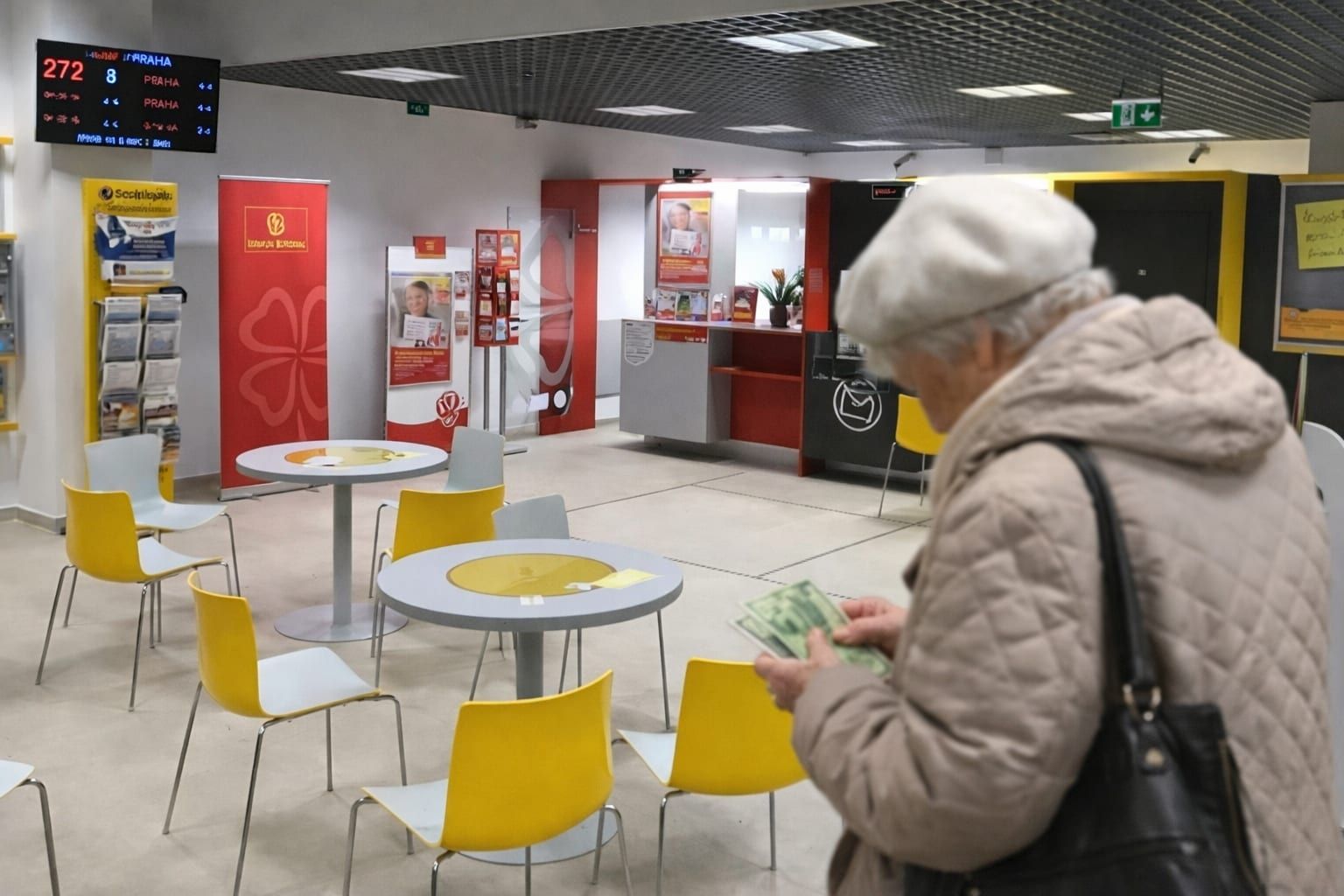 Kam zmizelo 20 tisíc? Policie v Plzni ukončila pátrání po seniorce z pošty, peníze se nenašly