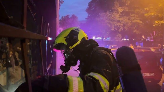 Při nabíjení elektrokoloběžky zřejmě vzplál byt v Kaznějově, škoda přesáhla milion