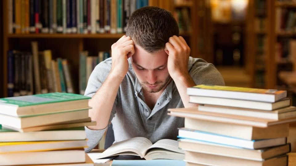 Maturity jdou v Plzni do finále. Studenty čekají ústní zkoušky, komise i losování otázek
