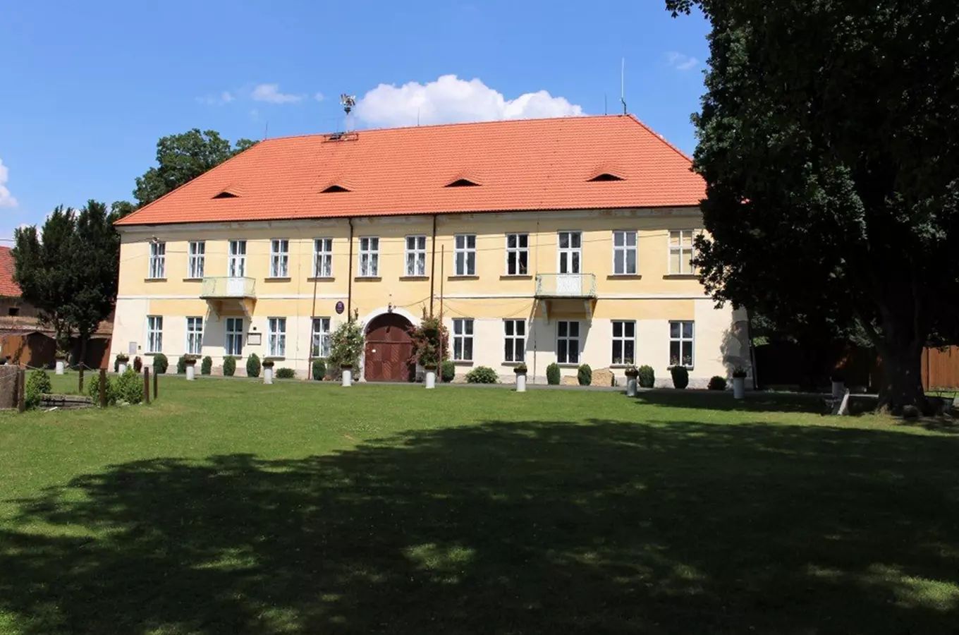 Merklín přestavuje kinosál zámku na společenský sál pro 150 lidí. Náklady přes 4 miliony