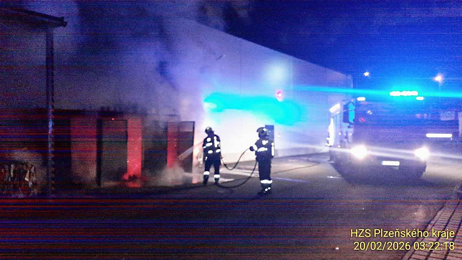 Nad ránem hořelo u OC Úslava, plameny zachvátily kontejnery