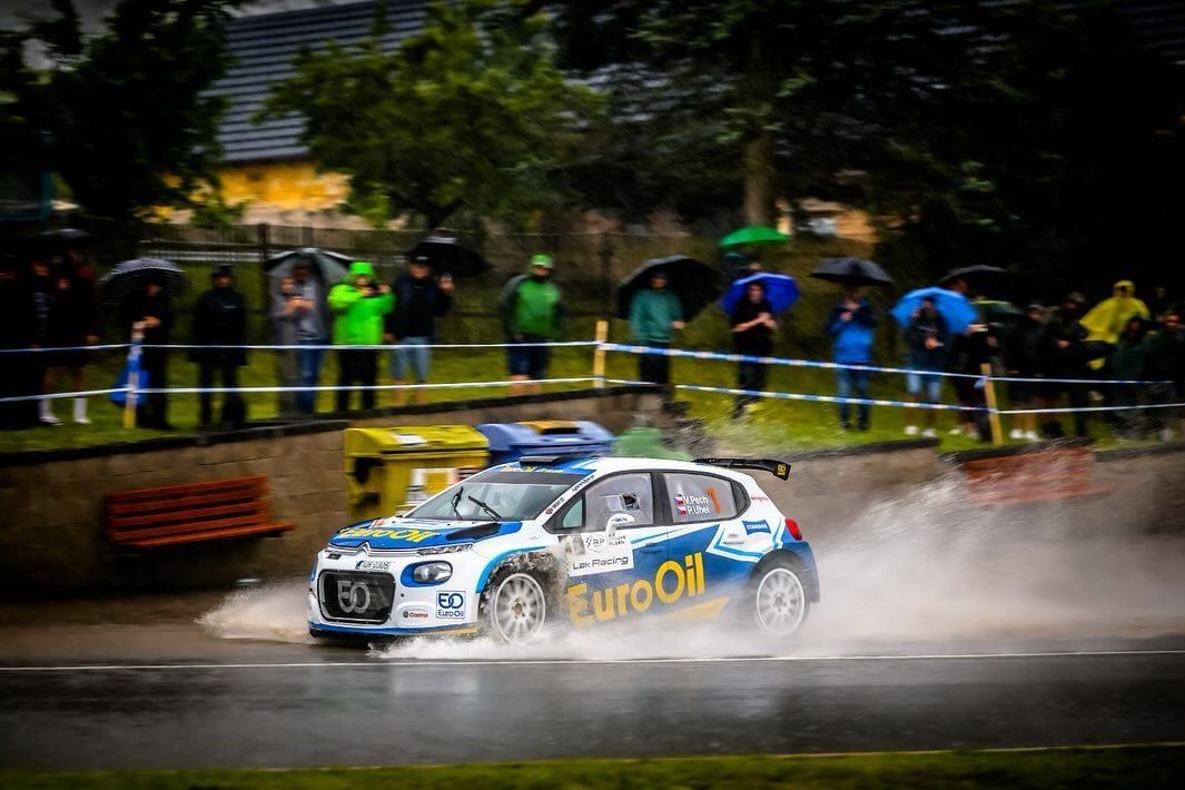 Nedělní rallye komplikuje dopravu. Silnice se budou zavírat na Klatovsku i Domažlicku