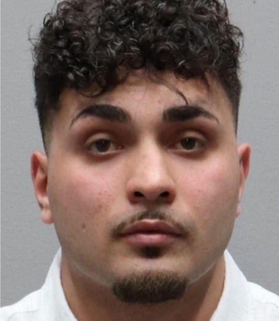 Pasov pátrá po uprchlíkovi od soudu. Nebezpečný muž může mířit do západních Čech