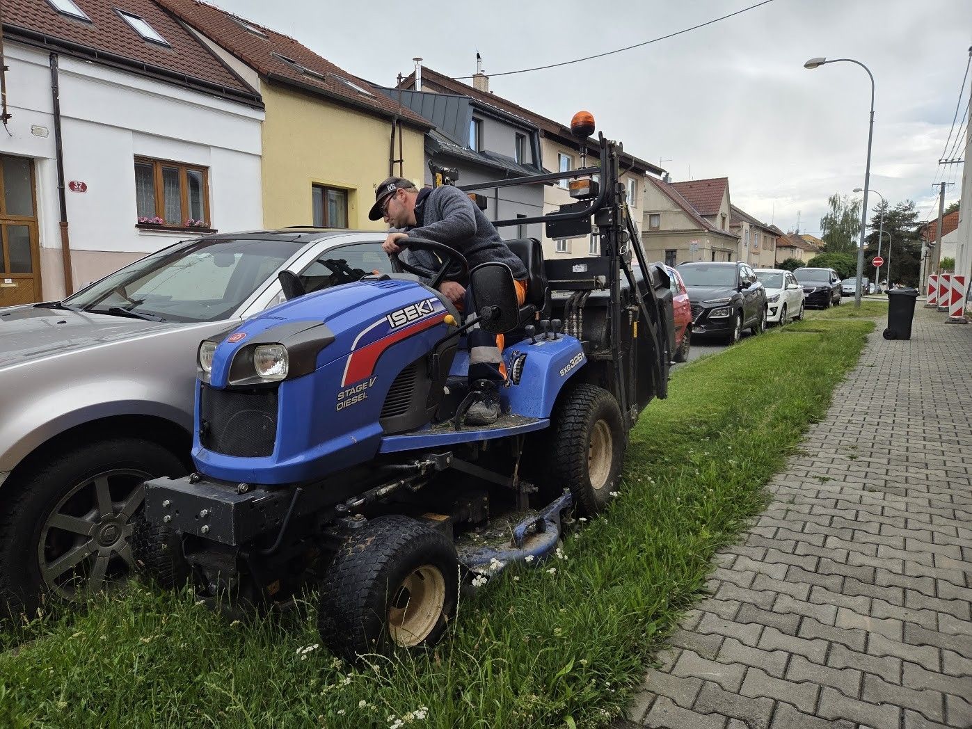 Plzeň 4 změní péči o zeleň. Na 70 hektarech zavede kvůli suchu mozaikové sečení