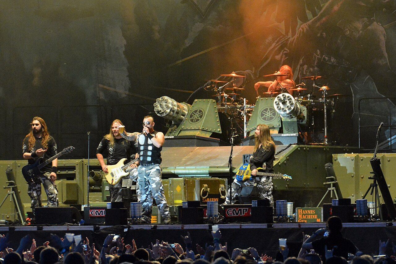 Plzeň čeká metalový týden. Metalfest zaplní Lochotín, Sabaton v zoo pokřtil nosorožce
