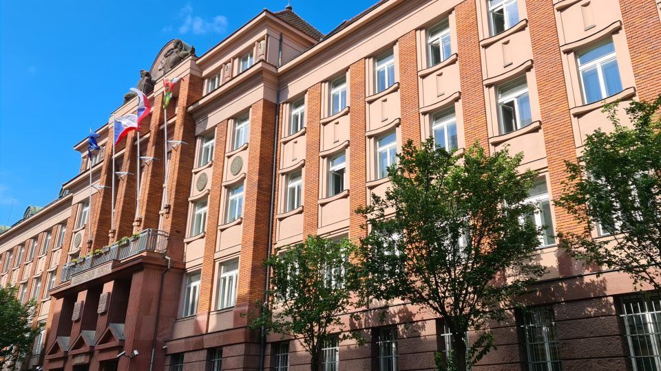 Plzeňský kraj ušetřil stovky milionů, část investic se ale přesunula do roku 2026
