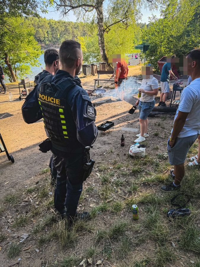 Policie o víkendu pročesávala Plzeň. Zaměřila se na drogy, alkohol i hledané osoby