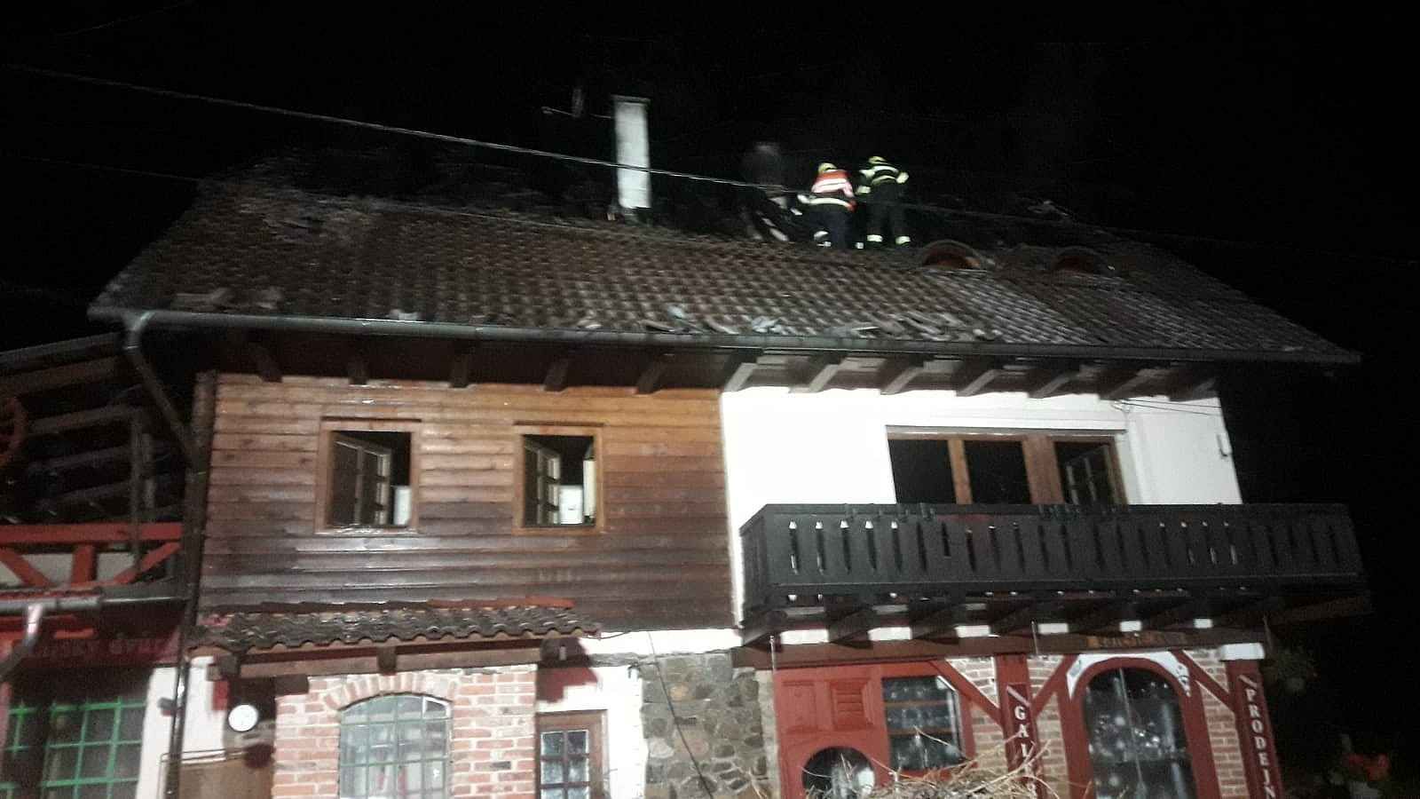 Požár zničil známou sklárnu v Rajsku